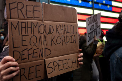 A demonstrator holding a sign in support of freeing activist Mahmoud Khalil.